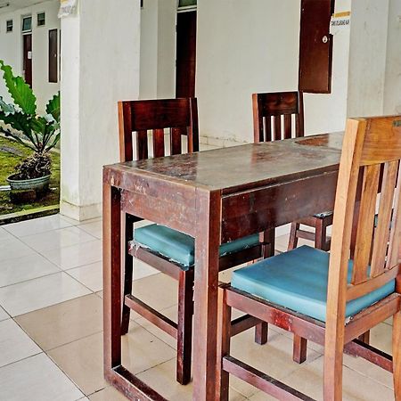 Spot On 92374 Penginapan Rusunawa Malang Buitenkant foto