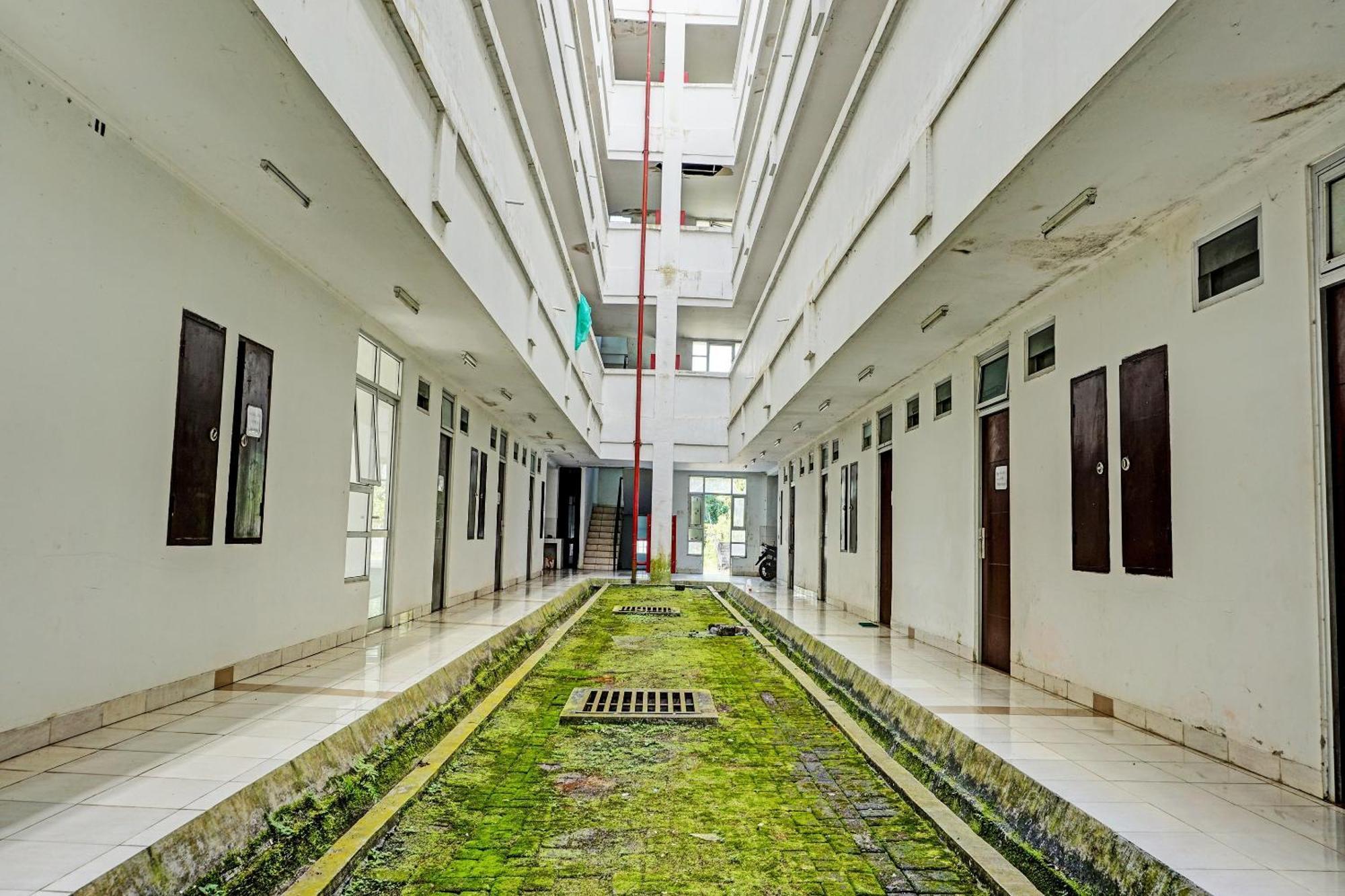 Spot On 92374 Penginapan Rusunawa Malang Buitenkant foto